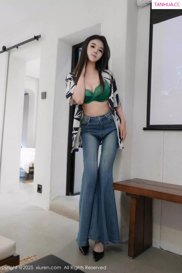 袁圆  [XiuRen]高清写真图 2025.05.09 No.10260 袁圆 性感灰丝第7张图片